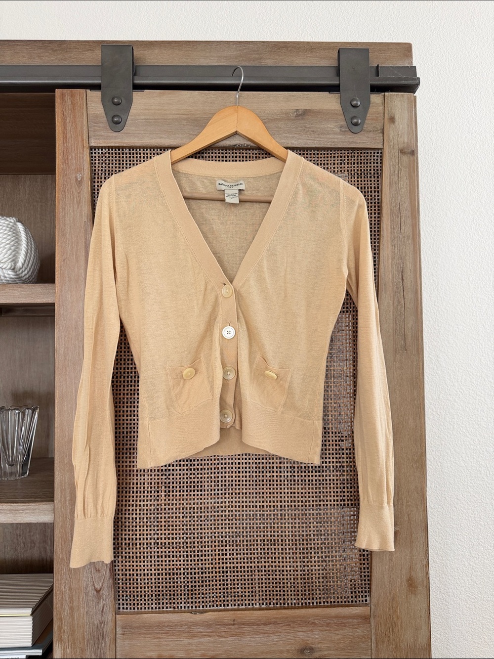 💖 BUY 2 for $15💖 Banana Republic Light Beige V‑Neck Button Cardigan